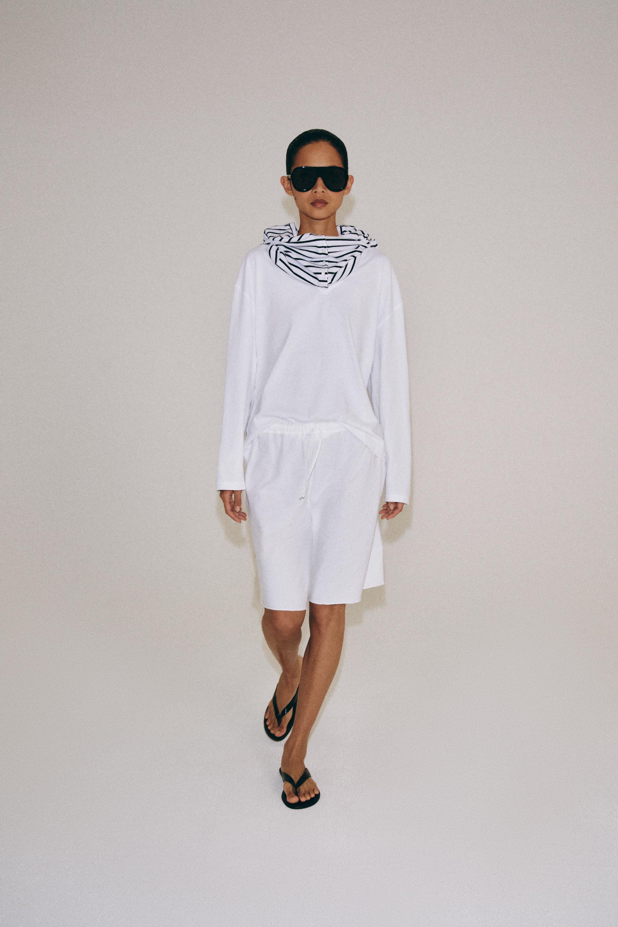 T-SHIRT EN COTON À COL V